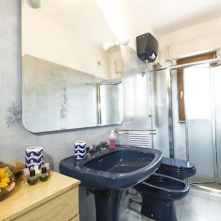 Lejlighed I Monticelli På 45 M². Soveværelser: 1. Private Badeværelser: 1. *